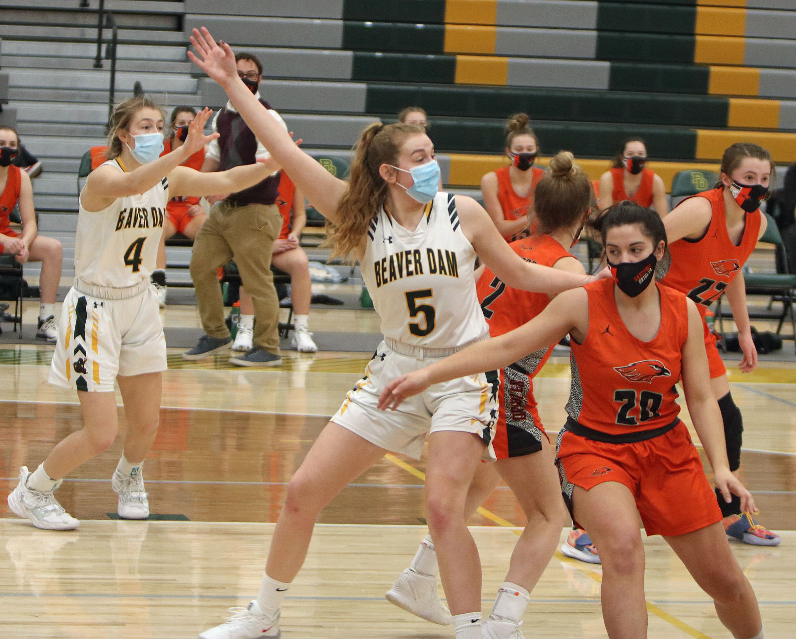 Anni Salettel, Kylie Wittnebel